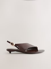بني - صندل بأحزمة وفتحة إصبع Forever Comfort® - صورة 7 من 9