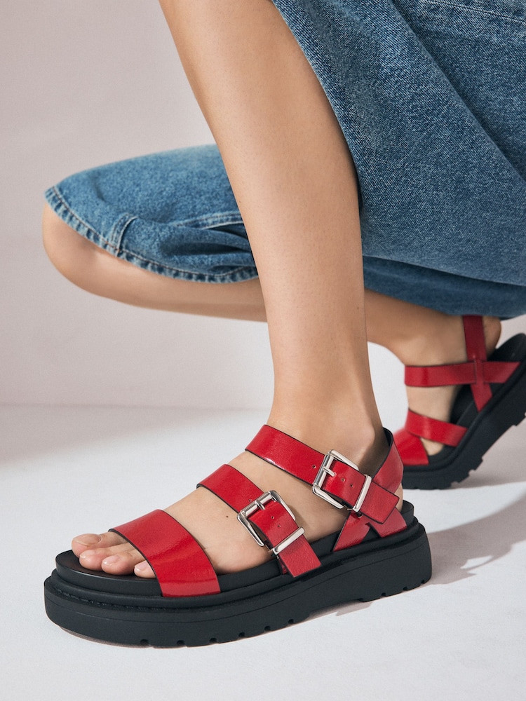 نموذج أحمر - Chunky Buckled Sandals - صورة 2 من 8