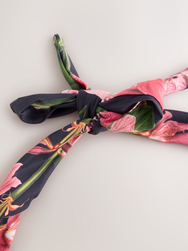 Kew Collection Navy Fleuri  - Haut de bikini rembourré à bretelles et halter à armatures - Image 11 de 11