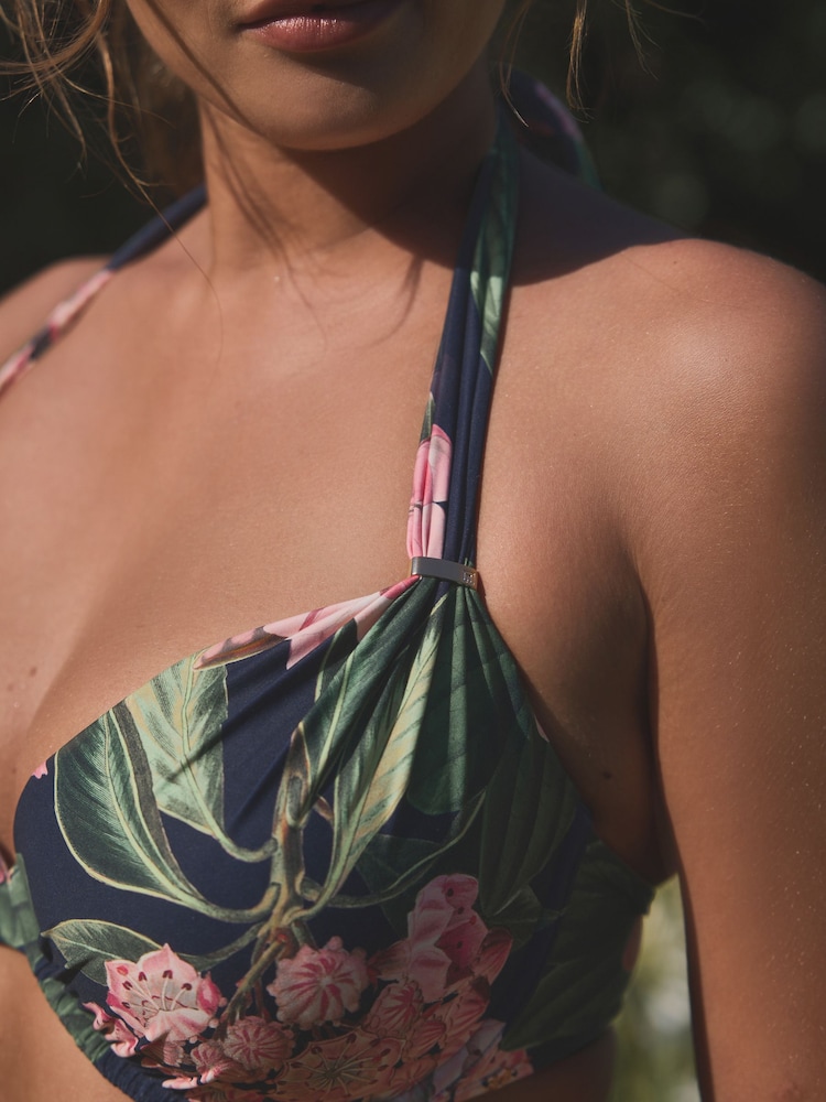 Kew Collection Navy Floral - Vormgevende halterbikinitop met beugels en vulling - Image 8 of 11