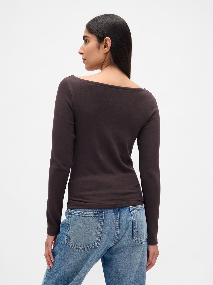 Gap Brown Modern Boatneck Long Sleeve T-Shirt - Image 2 of 3 Gap Brown Modern Boatneck Long Sleeve T-Shirt - Image 2 of 3