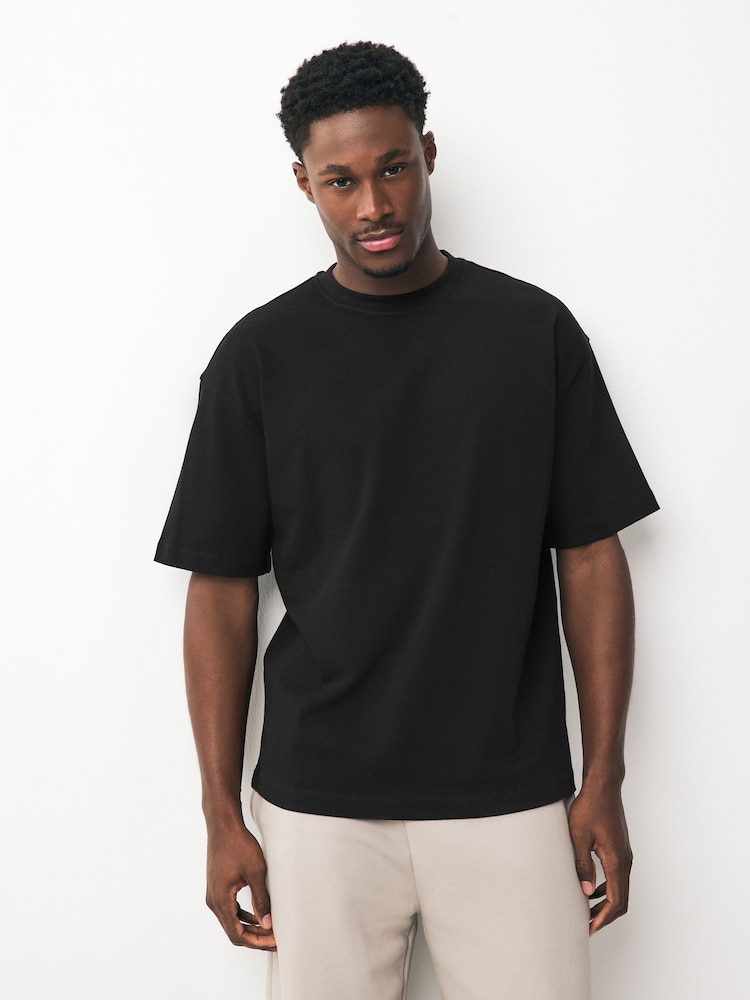 Black/White Distressed Design Navycore Graphic T-shirt