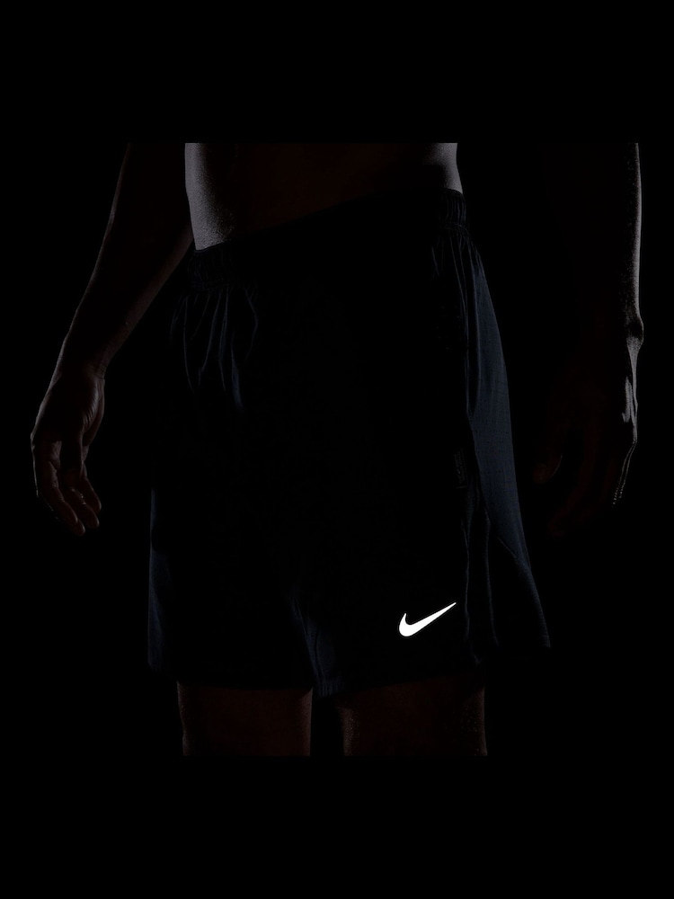 Nike Black Dri-FIT Breathe 7 inch Challenger 2 in 1 Running Shorts - Image 5 of 5