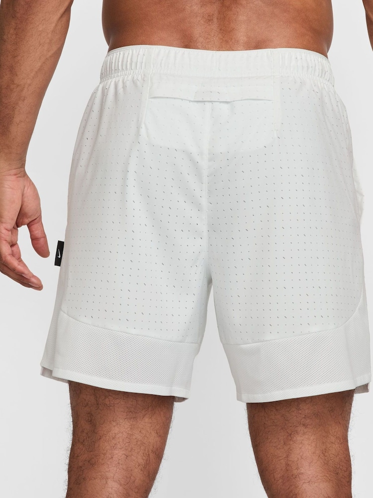 Nike Summit White Dri-FIT Breathe 7 inch Challenger 2 in 1 Running Shorts - Image 2 of 4
