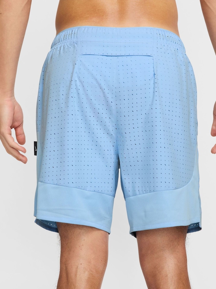 Nike Physic Blue Dri-FIT Breathe 7 inch Challenger 2 in 1 Running Shorts - Image 2 of 4