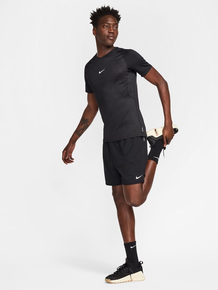 Nike Black Breathe Totality 7 Inch Training Shorts - Image 8 of 8