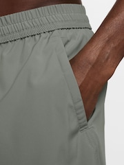 Nike Light Army Dri-FIT Form 7 inch Unlined Training Shorts - Image 4 of 4