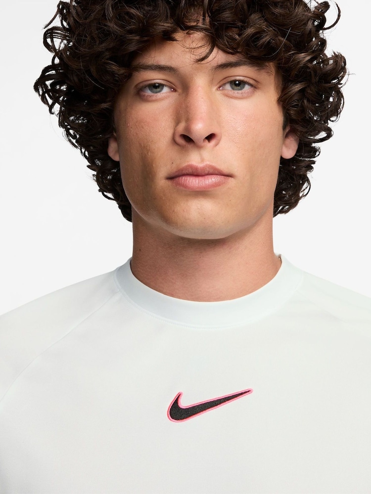 Bela - Majica s kratkimi rokavi in grafiko Nike Strike Training - Slika 3 iz 3