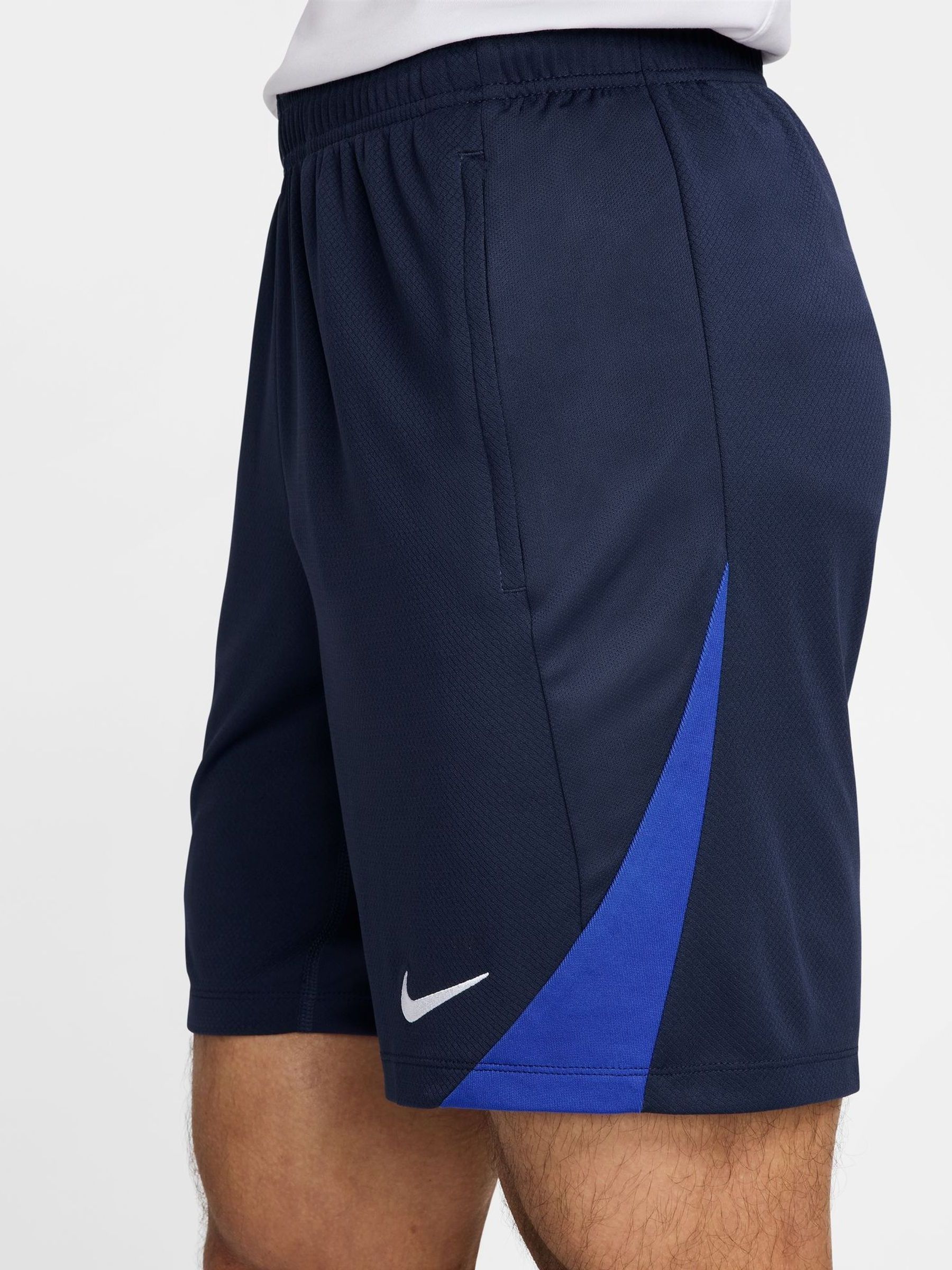 nike football shorts with pockets