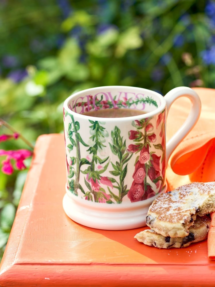Emma Bridgewater Cream Foxgloves 1/2 Pint Mug - Image 1 of 5 Emma Bridgewater Cream Foxgloves 1/2 Pint Mug - Image 1 of 5