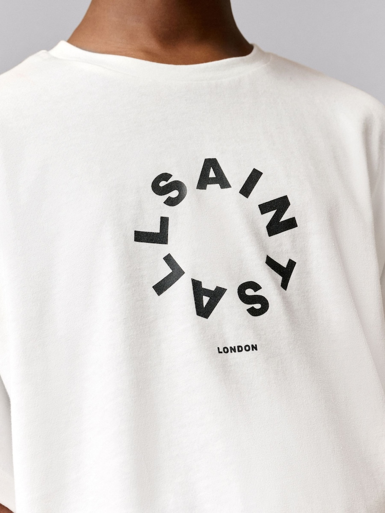 Bela - SmallSaints Oversized Tierra okrogli ovratnik; z okroglim ovratnikom Logo majica - Slika 3 iz 3 Bela - SmallSaints Oversized Tierra okrogli ovratnik; z okroglim ovratnikom Logo majica - Slika 3 iz 3