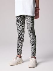 smALLSAINTS Leopard Underground Oversized T-Shirt and Legging Girls Set - Image 5 of 9