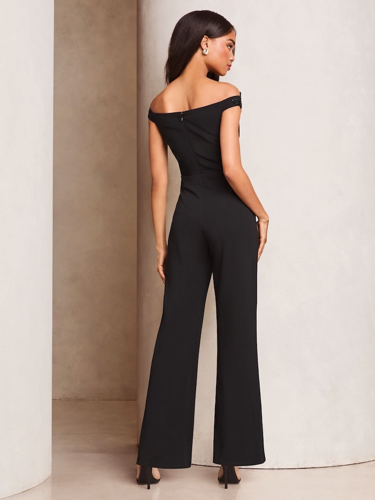 Lipsy – verzierter 3D-Bardot-Jumpsuit mit Blumenbesatz - Bild 4 von 4 Lipsy – verzierter 3D-Bardot-Jumpsuit mit Blumenbesatz - Bild 4 von 4