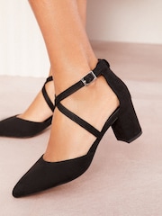 Friends Like These Cross Strap Block talons Faux suède Courts - Image 2 of 5