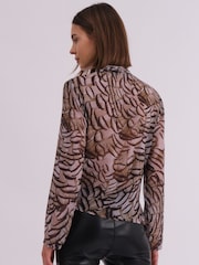 Religion Infinity Wrap Top With Tie Front in Hand-Painted Prints - Imagen 2 de 6