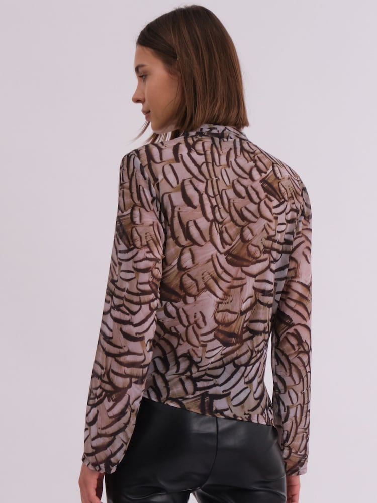 Religion Infinity Wrap Top With Tie Front in Hand-Painted Prints - Imagen 2 de 6