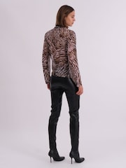 Religion Infinity Wrap Top With Tie Front in Hand-Painted Prints - Imagen 4 de 6