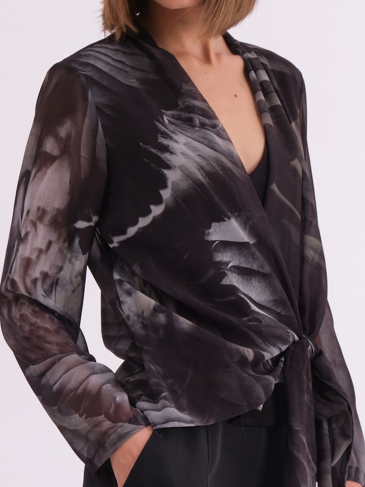 Religion Infinity Wrap Top With Tie Front in Hand-Painted Prints - Imagen 6 de 6