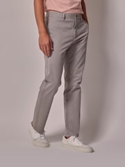 Hawes & Curtis Grey Garment Dyed Cotton Stretch Chinos - Imagen 2 de 4