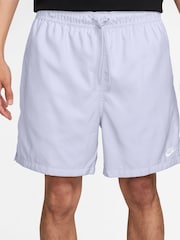 Morado amatista - Pantalones cortos tejidos con diseño fluido de Nike Club - Imagen 1 de 4