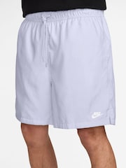 Morado amatista - Pantalones cortos tejidos con diseño fluido de Nike Club - Imagen 3 de 4