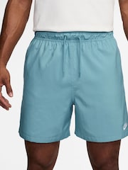 Azul glaciar - Pantalones cortos tejidos con diseño fluido de Nike Club - Imagen 1 de 4