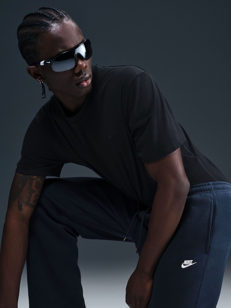 Obsidian - Nike Club Fleece Jogginghosen mit offenem Saum - Bild 4 von 4 Obsidian - Nike Club Fleece Jogginghosen mit offenem Saum - Bild 4 von 4