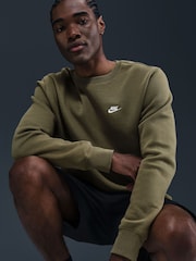 Medium Olive Green - Sudadera de cuello redondo Club de Nike - Imagen 2 de 5