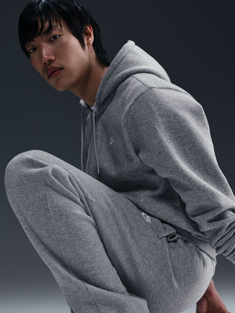Gris oscuro jaspeado - Pantalones deportivos de polar con bajo abierto Club de Nike - Imagen 5 de 5
