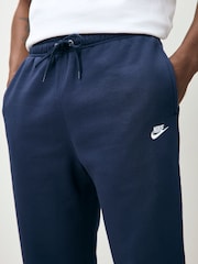 Темно-синий - Флисовые спортивные брюки Nike Club - Изображение 4 из 5
