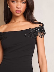 Mono Bardot con adorno floral 3D de Lipsy - Imagen 3 de 4