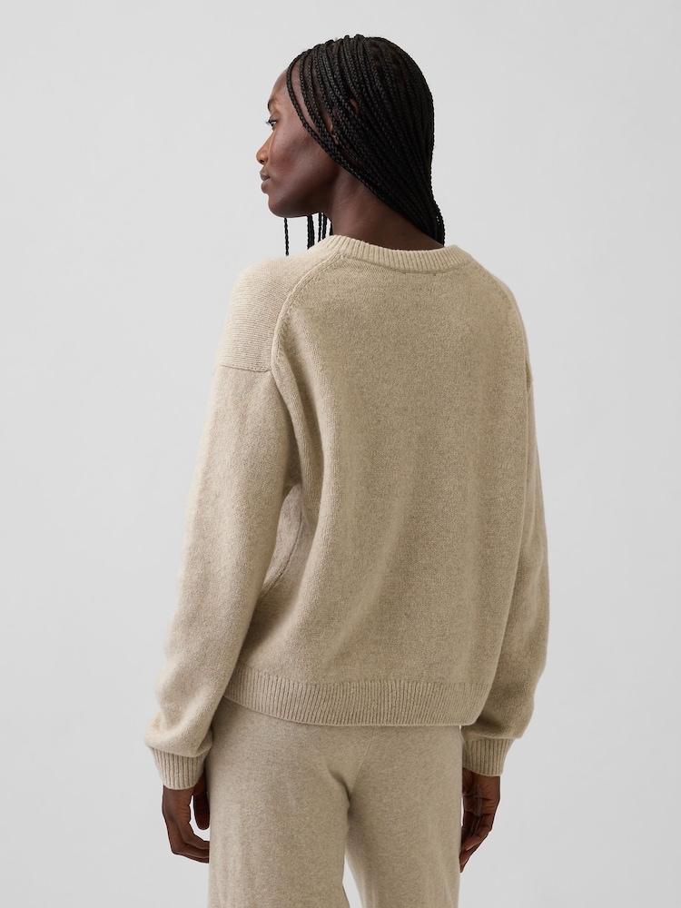 Gap Beige CashSoft Oversized V-Neck Jumper - Image 2 of 4 Gap Beige CashSoft Oversized V-Neck Jumper - Image 2 of 4