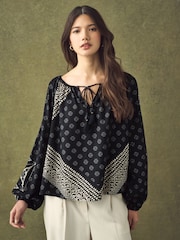 Estampado floral boho azul marino/crema - Top de manga larga con cuello barco - Imagen 1 de 7