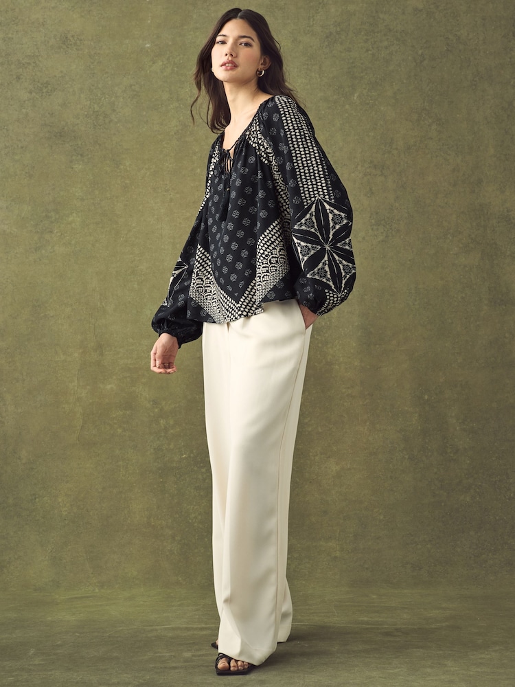 Estampado floral boho azul marino/crema - Top de manga larga con cuello barco - Imagen 2 de 7
