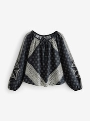 Estampado floral boho azul marino/crema - Top de manga larga con cuello barco - Imagen 5 de 7