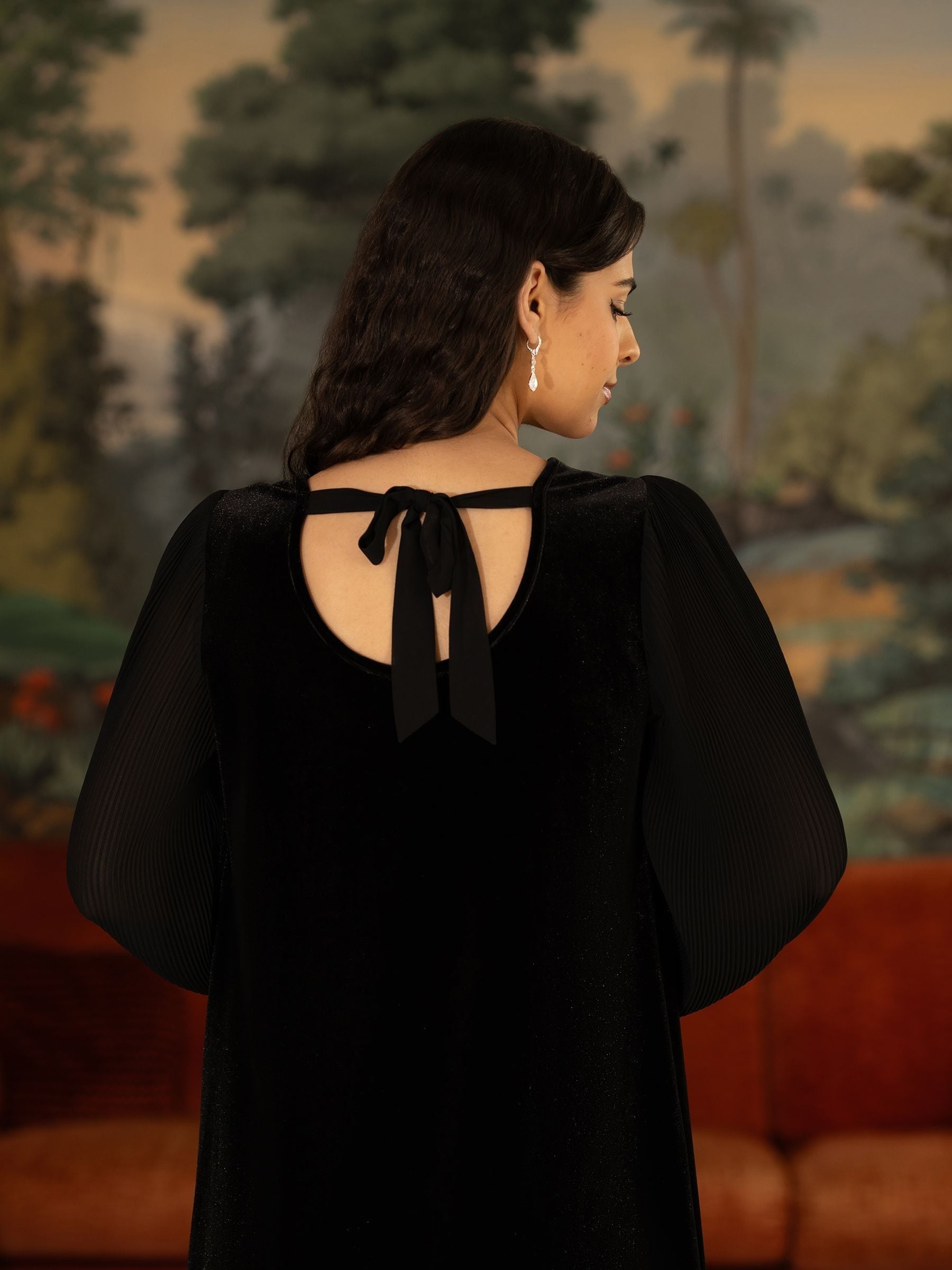 Buy Yumi Black Tunic Dress with Pleated Balloon Sleeves And Tie