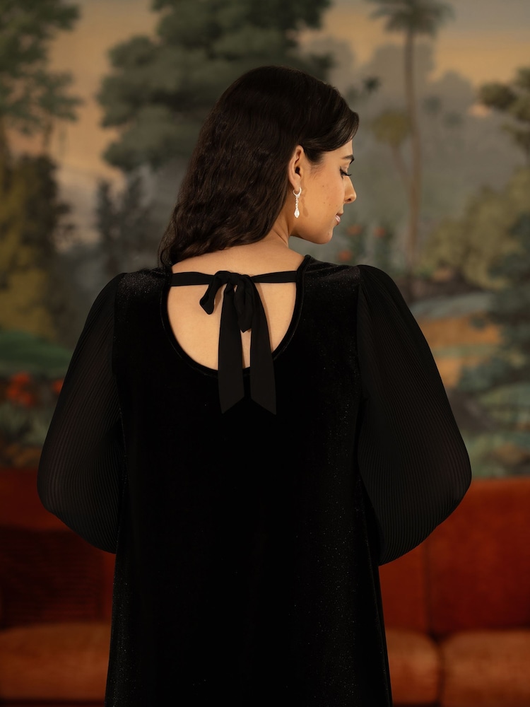 Yumi Black Tunic Dress with Pleated Balloon Sleeves And Tie Back - Image 4 of 9