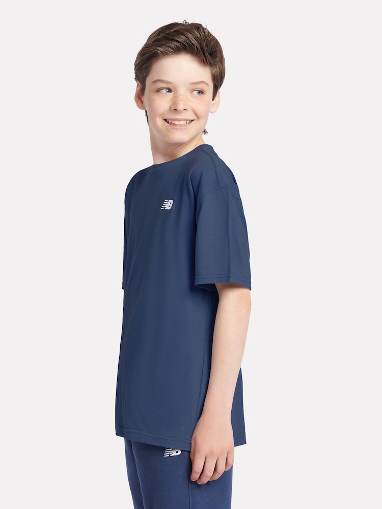 Modra-mornarsko modra - New Balance Kids majica iz džersija z majhnim logotipom 100% bombaž - Slika 2 iz 8