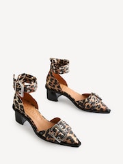 Ganni Brown Feminine Buckle Open Cut Satin Print Pumps - Image 2 of 5