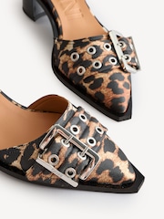 Ganni Brown Feminine Buckle Open Cut Satin Print Pumps - Image 3 of 5
