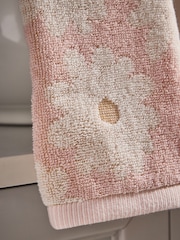 Set of 2 Pink 100% Cotton Daisy Face Cloths - Image 2 of 3