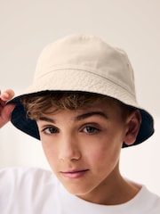 Azul marino/piedra - 100% Cotton Reversible Bucket Hat (3mths-16yrs) - Imagen 2 de 7