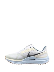 Nike White Structure 25 Road Running Trainers - Image 2 of 5