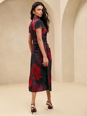 Negro floral - Lipsy Short Sleeve Ruched Keyhole Fit And Flare Midi Dress - Imagen 2 de 4