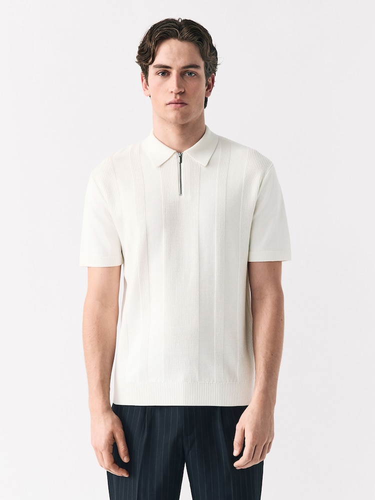 Blanco - Polo de corte estándar de punto texturizado de algodón con cremallera de un cuarto - Imagen 2 de 8 Blanco - Polo de corte estándar de punto texturizado de algodón con cremallera de un cuarto - Imagen 2 de 8
