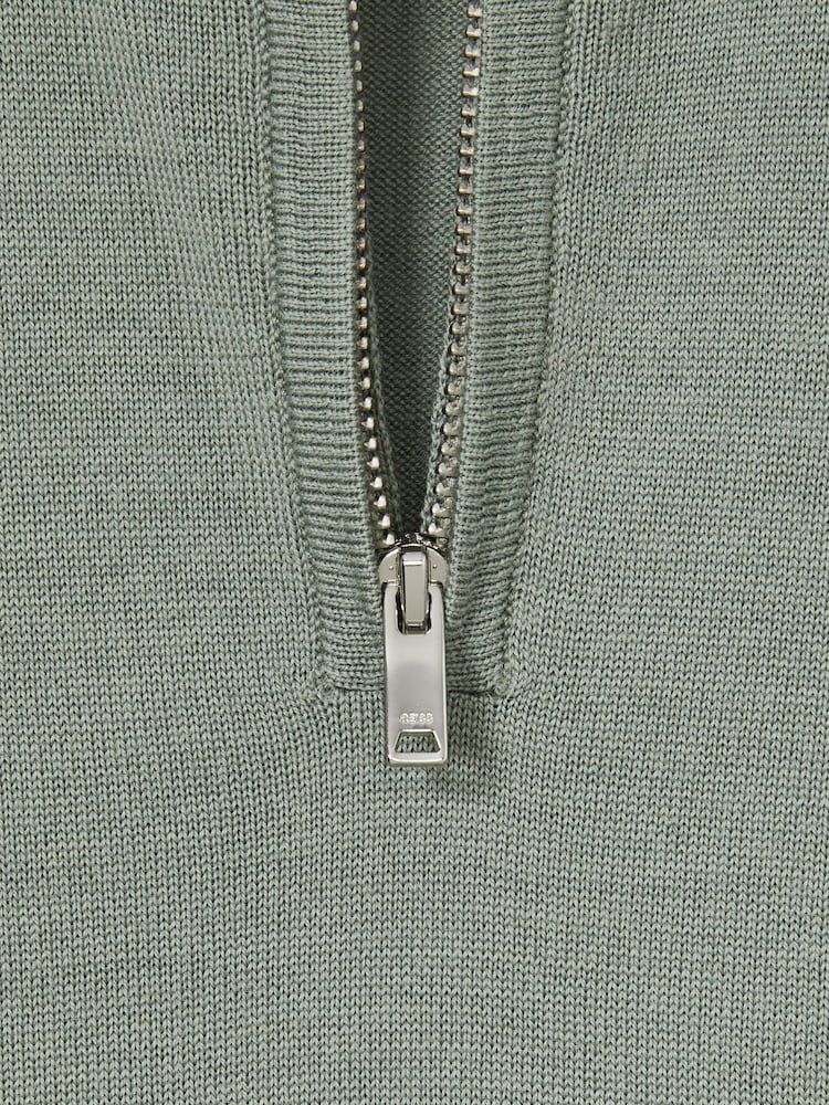 Herb Green - Suéter de lana merino con media cremallera Blackhall de Reiss - Imagen 4 de 4 Herb Green - Suéter de lana merino con media cremallera Blackhall de Reiss - Imagen 4 de 4