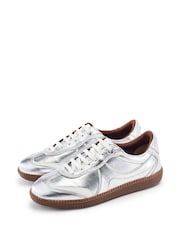 Moda in Pelle Silver Brioni Leather Multi Panel Gum Sole Trainers - Image 2 of 4