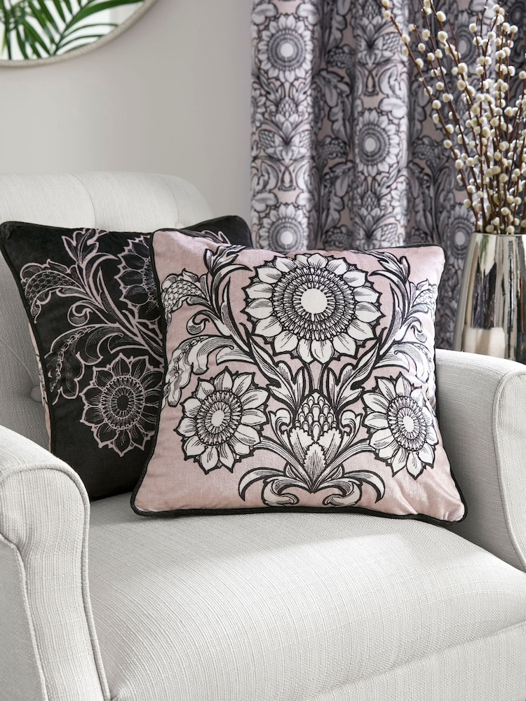 Бархатная подушка Laurence Llewelyn-Bowen Romilly - Изображение 2 из 4