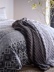 Appletree Morritz Faux Fur Bedspread - Imagem 1 de 5