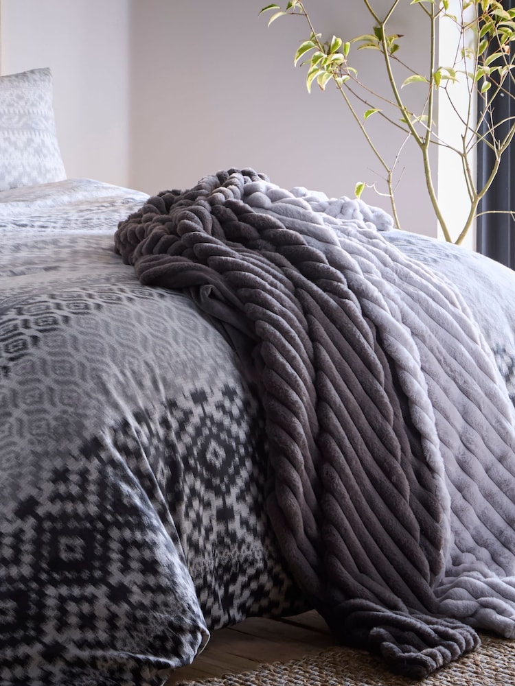 Appletree Morritz Faux Fur Bedspread - Imagem 1 de 5